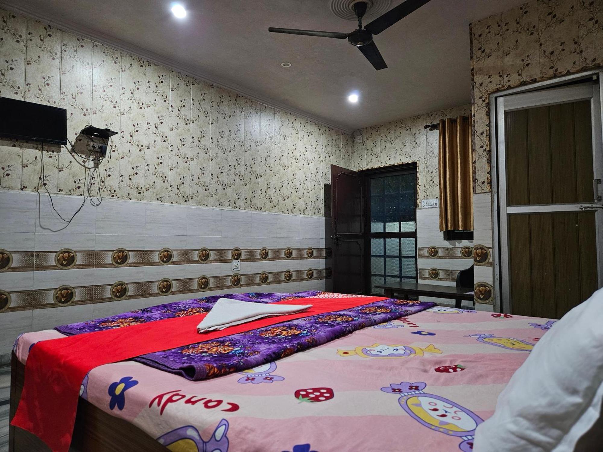 Hotel Chitrarth & Party Lawn Haldwāni Chambre photo