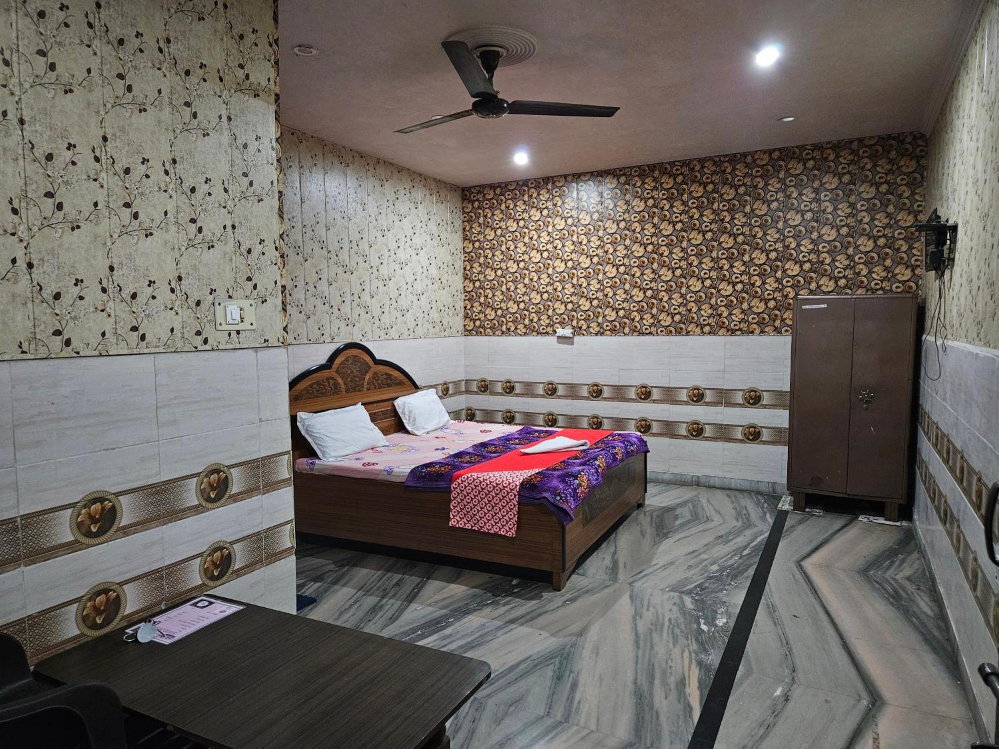 Hotel Chitrarth & Party Lawn Haldwāni Extérieur photo